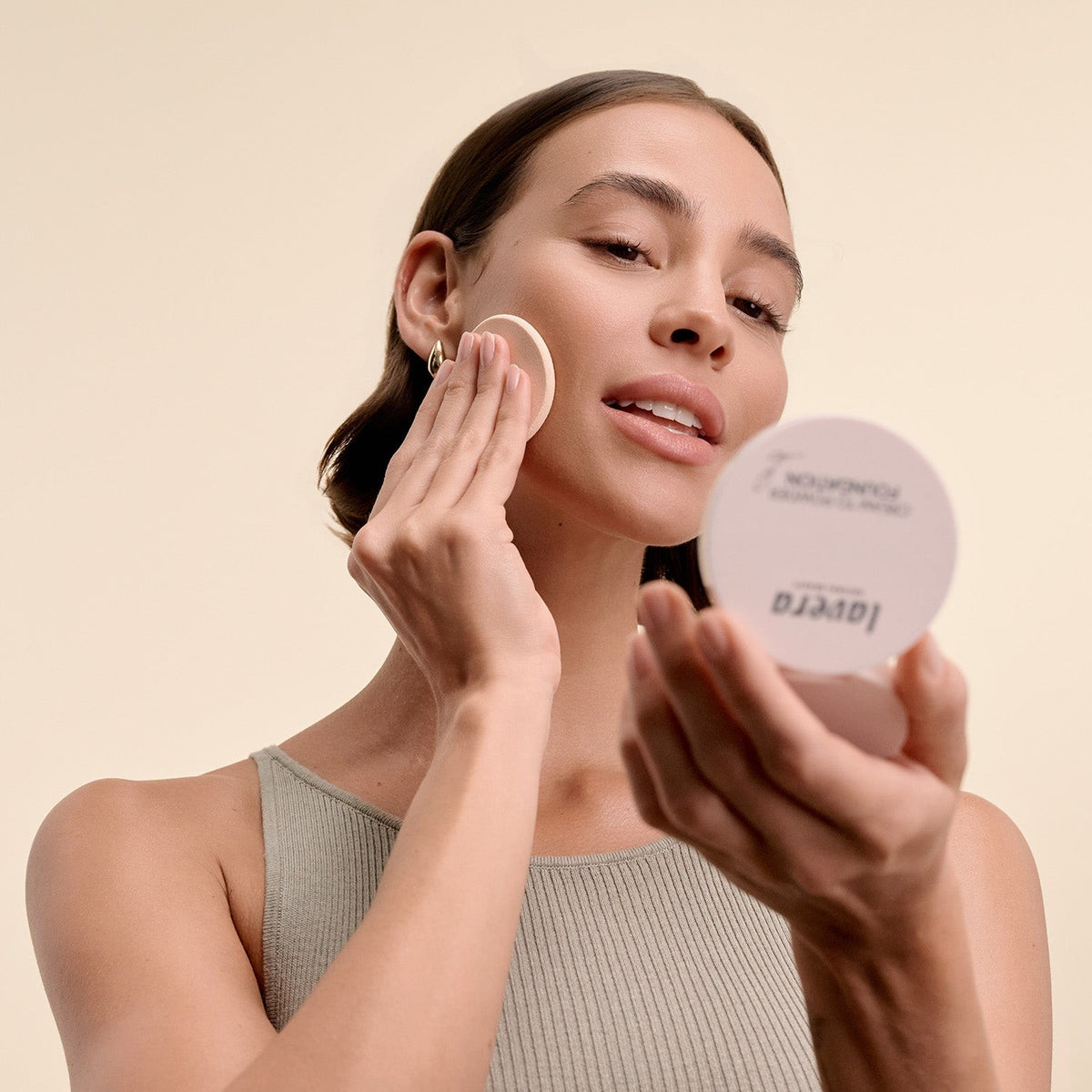 Cream To Powder Foundation Light 01 - 10,5 g - Lavera