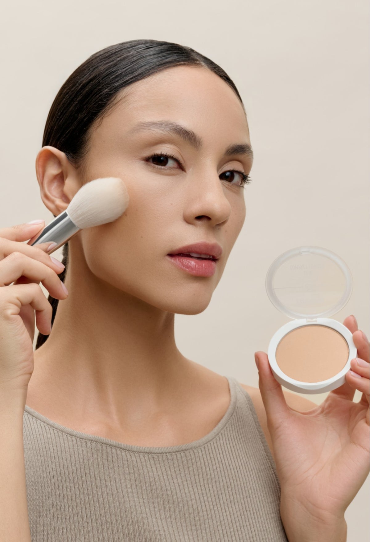 Satin Compact Powder Medium 02 - 9,5 g - Lavera